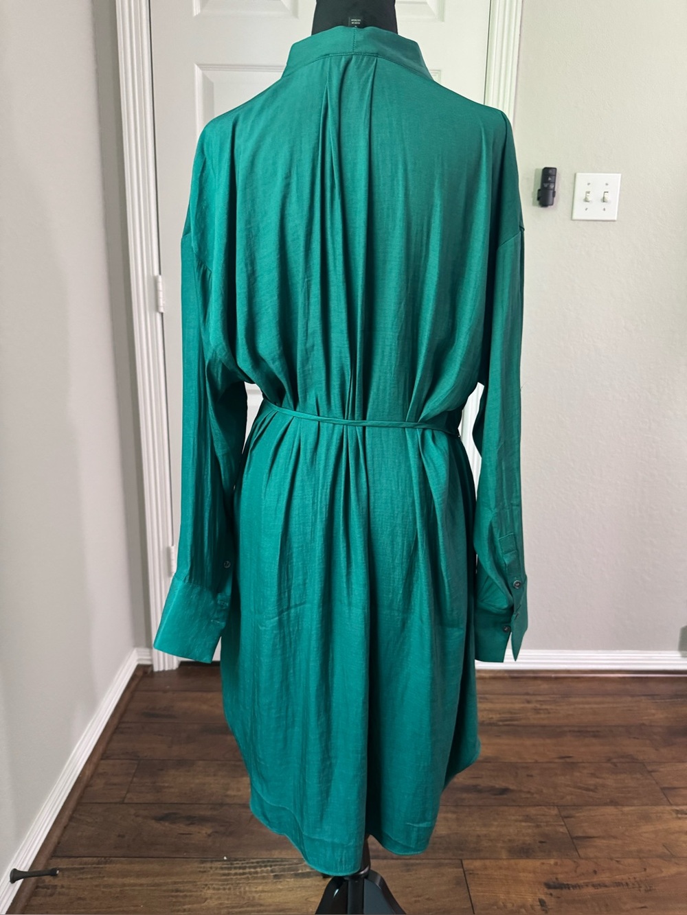 NWOT Banana Republic Emerald Green Belted V-Neck Midi Dress Long sleeve Size L - Picture 3 of 7